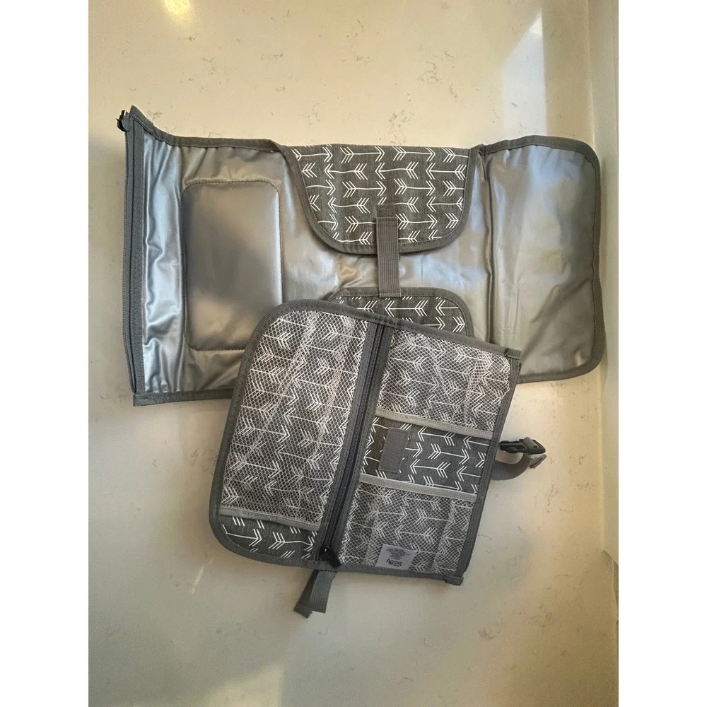 Kopi Baby‎ Diaper Changing Station Clutch Bag Gray White Arrow Print Portable
